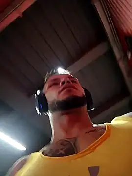 Private Show GYM bathroom - video van sebastian_horny cam-model