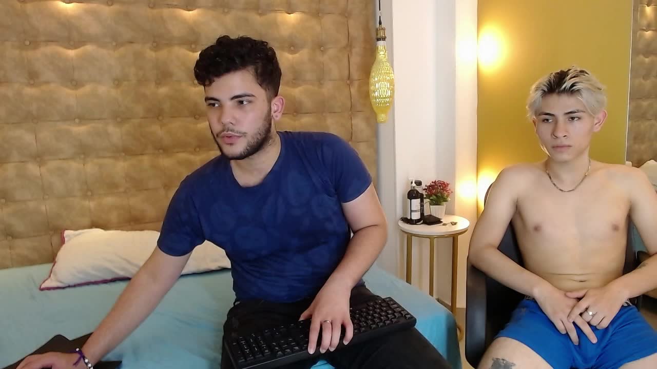 spanking Alex - video Bruno_x_Alex kameramallilta