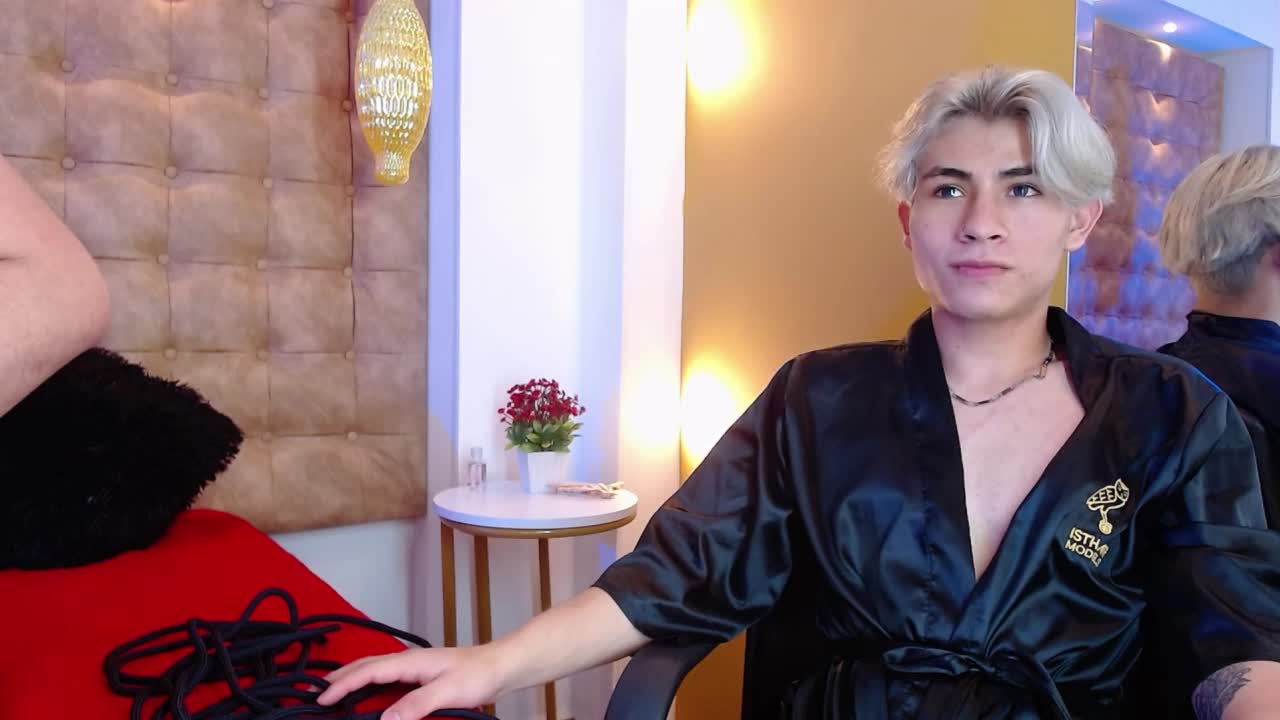 Super tickle - video Bruno_x_Alex kameramallilta