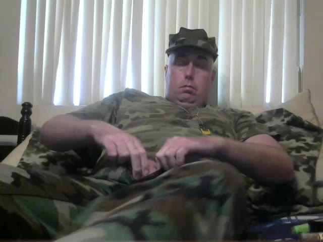 ThrillSergeant partially dresses down - ThriilSergeant15 캠 모델의 동영상