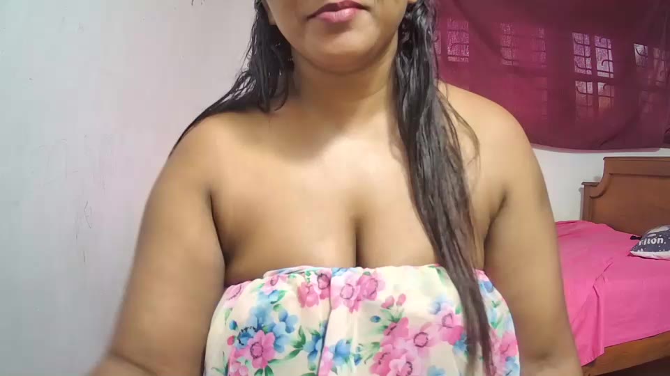 Fatty Aunty Showing Beautifull Dress and Playing with Pussy - วิดีโอโดย naughtyjaanu โมเดลแคม