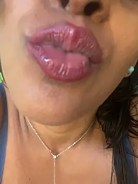 Naughty Jaanu Pussy play and Squirt - วิดีโอโดย naughtyjaanu โมเดลแคม