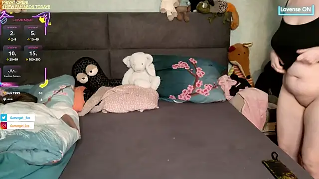 Sneak a peak Private Show - video by GamerGirl_Eve cam model