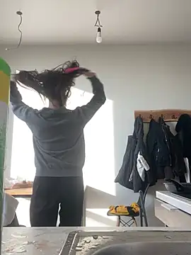 [13 Feb 15:39] Private Show
