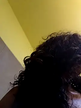 Jerking off in a public bagthroom 😈🔥－カメラキャストのSimone_Millerの動画