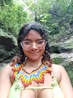Amazonian girl in waterfall－カメラキャストのSimone_Millerの動画