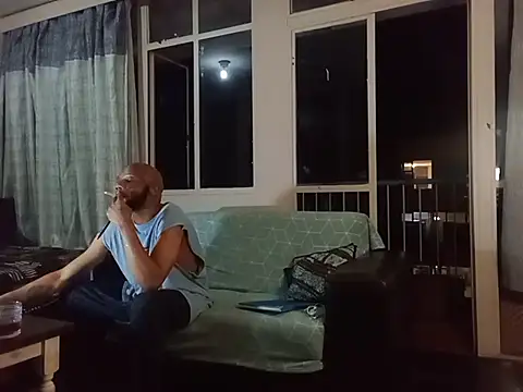 Public - Smoke break - vídeo de Master_Plougher modelo de câmara