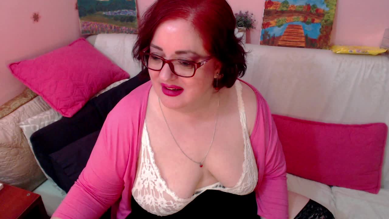 Private Show, black stockings, red pumps, hairy pussy, asshole, ass spanking, masturbation, talking - Vídeo de SeductiveLadyBBW