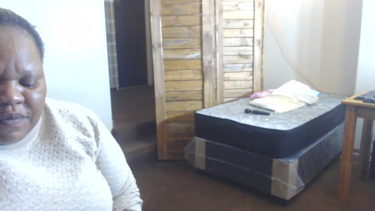 free show with the girls - video by XSEXYBBW69X cam model