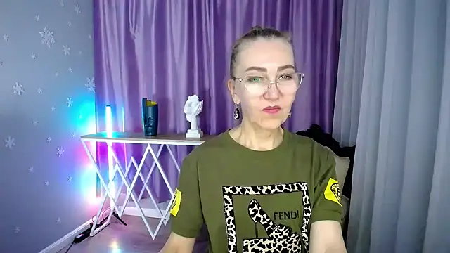 doggy naked - video by queen_a_n_i cam model