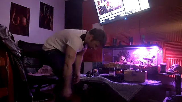 [22 Jan 18:21] Private Show - vidéo du modèle de showcams TheHellBilly