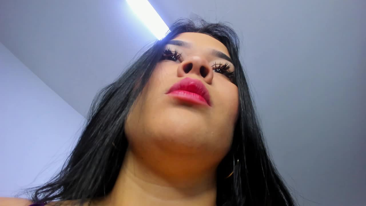 [21 Nov 06:33] Private Show－カメラキャストのvalentina_gil69の動画