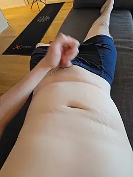[13 Jun 14:47] Public Show – video af Pre-Cum-Blast