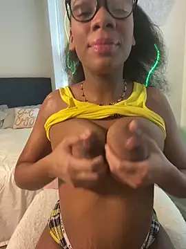 I love sucking on my nipples😝🥛 - video by EatSweetMolly cam model