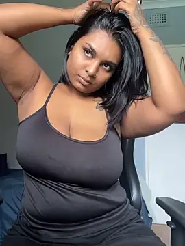 a little present for you. - vidéo du modèle de showcams layla_amin