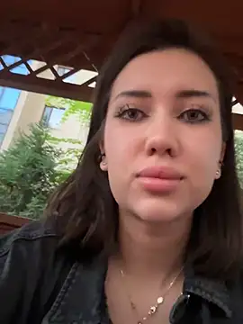 Old one in public - video by Musae cam model