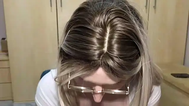 Fumo, JOI con segando il dildo (pvt in italiano) - video by vanda26hot cam model