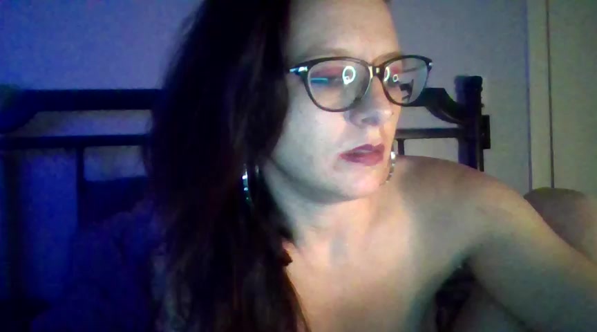 A little dildo fun - video by FrankieMae522 cam model