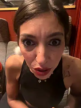 Dans le train Domination ouvre ton cul Private Show - video Lalla_Amani kameramallilta