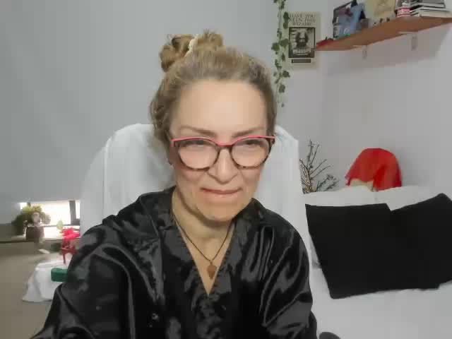 [11 Dec 06:43] amazing squirting creamy pussy - video by D-yanamilf cam model