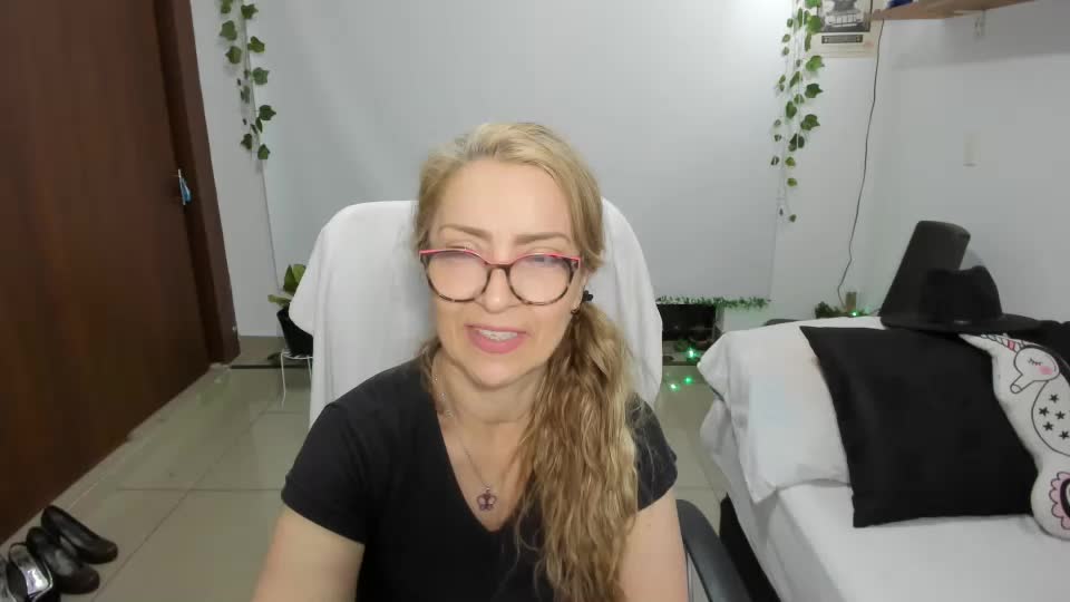 [24 Jan 03:58] Private Show 5  fingers in pussy - video by D-yanamilf cam model