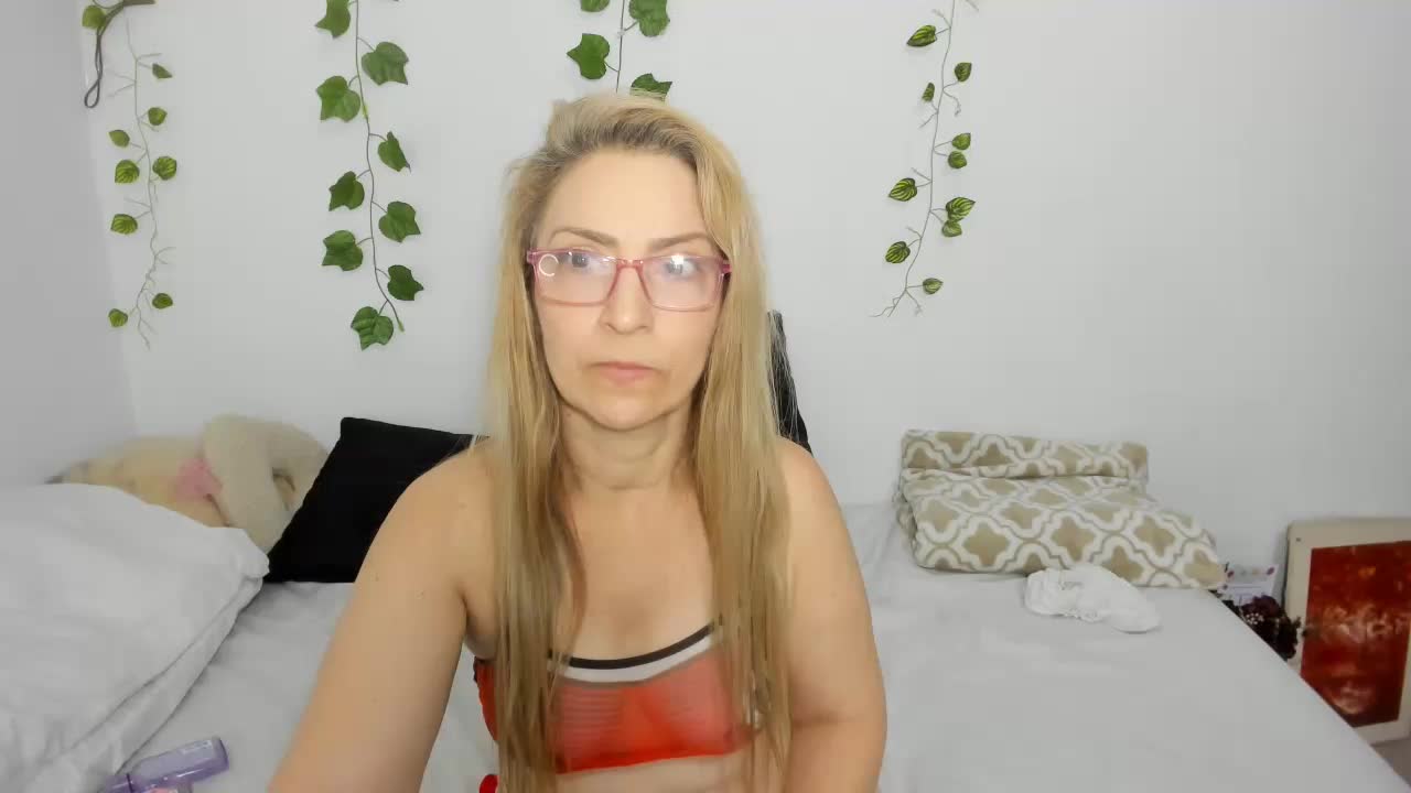 [28 Apr 10:31] Private Show,anal push,open holes - video by D-yanamilf cam model