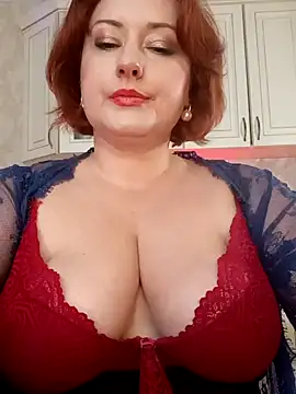 [1 Jun 13:42] Private Show – video modela na kameri mom4you