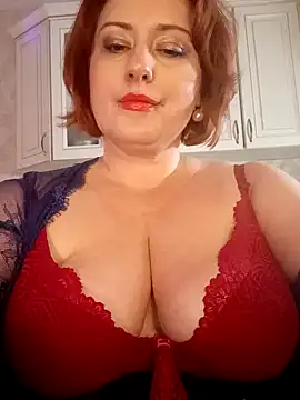 [1 Jun 21:53] Private Show – video modela na kameri mom4you