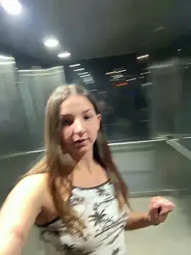 Risky SQUIRT in Public GLASS ELEVATOR - video by DoriDeluxe66 cam model