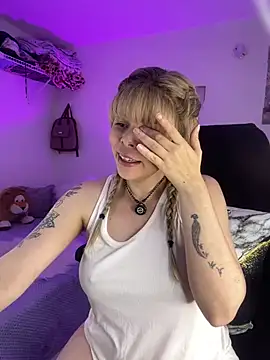 DOGGUIE - βίντεο μοντέλου carolina16love