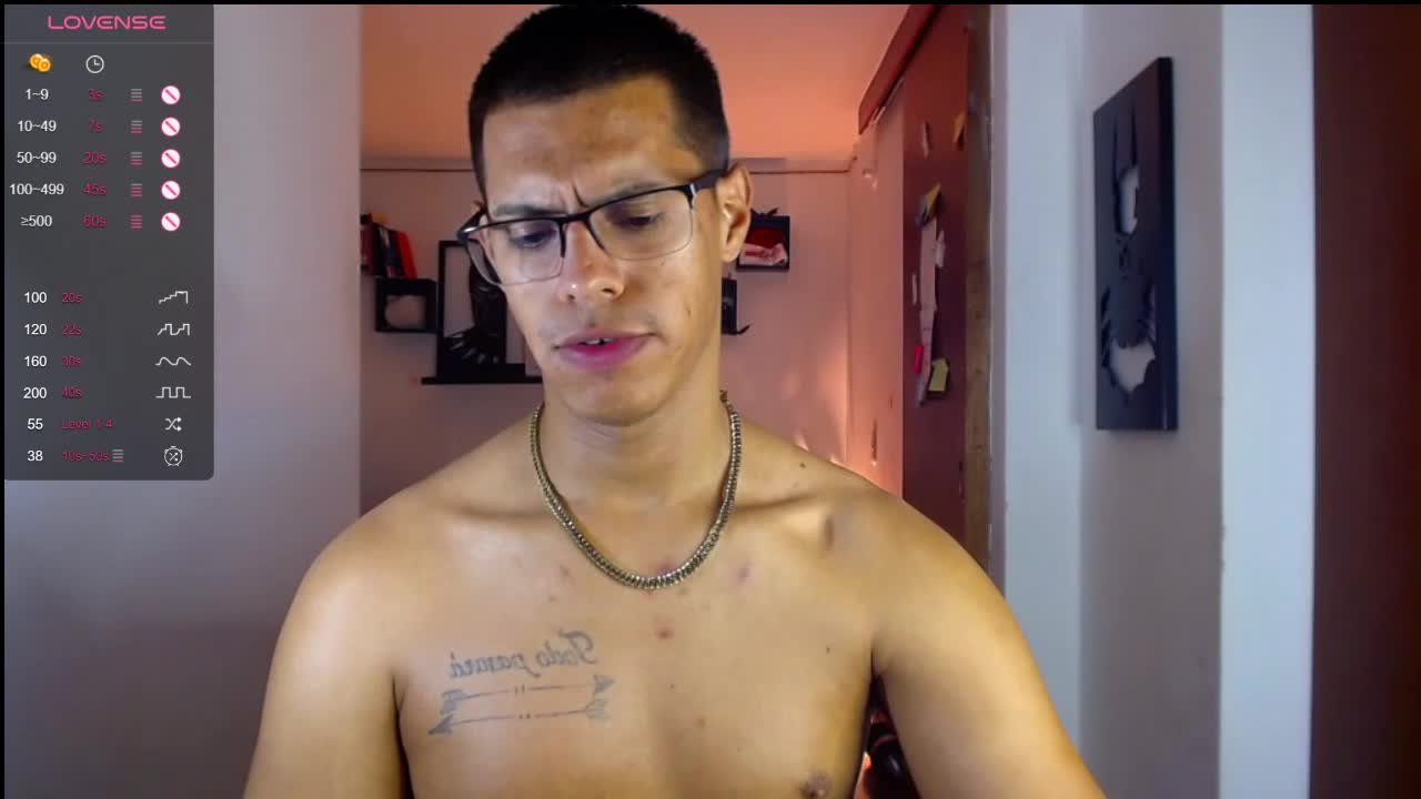 Fucking my hands - vidéo du modèle de showcams _John_Boy_