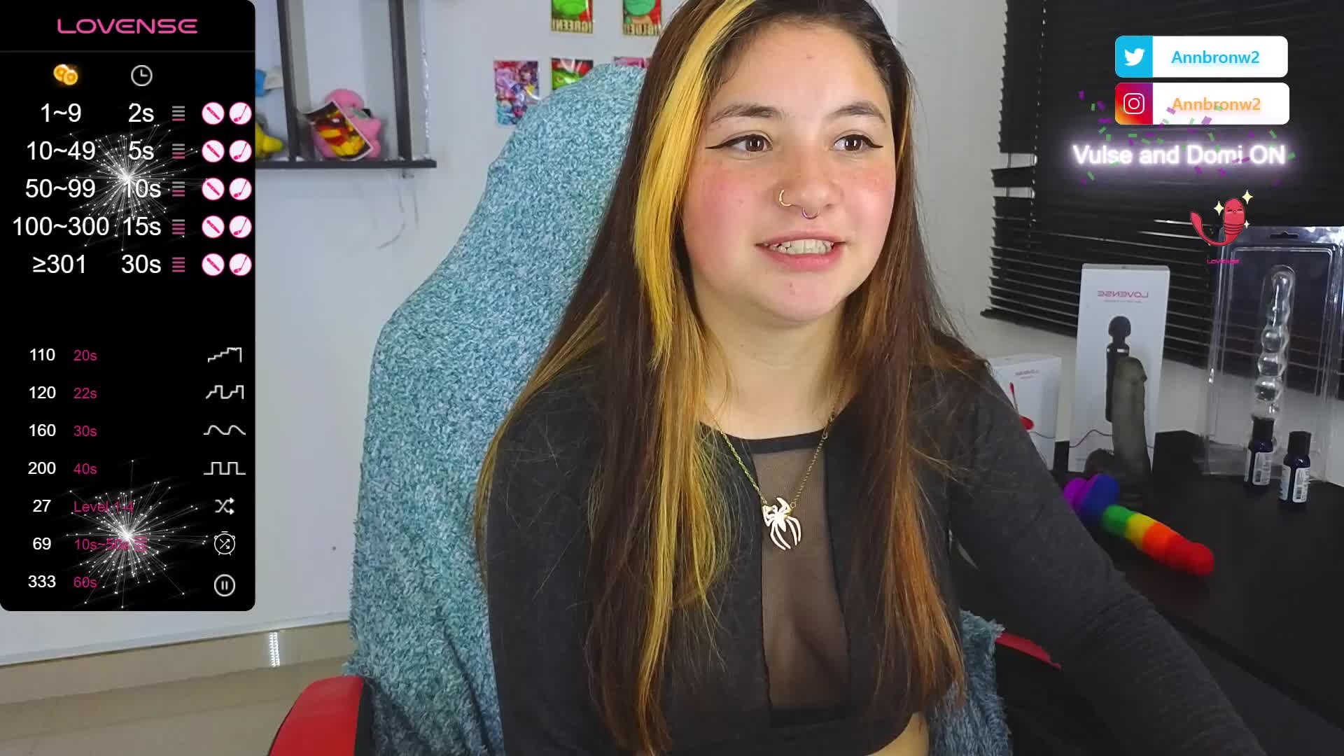Saliva everywhere, fingers in the ass and more – video modela na kameri ann_bronw