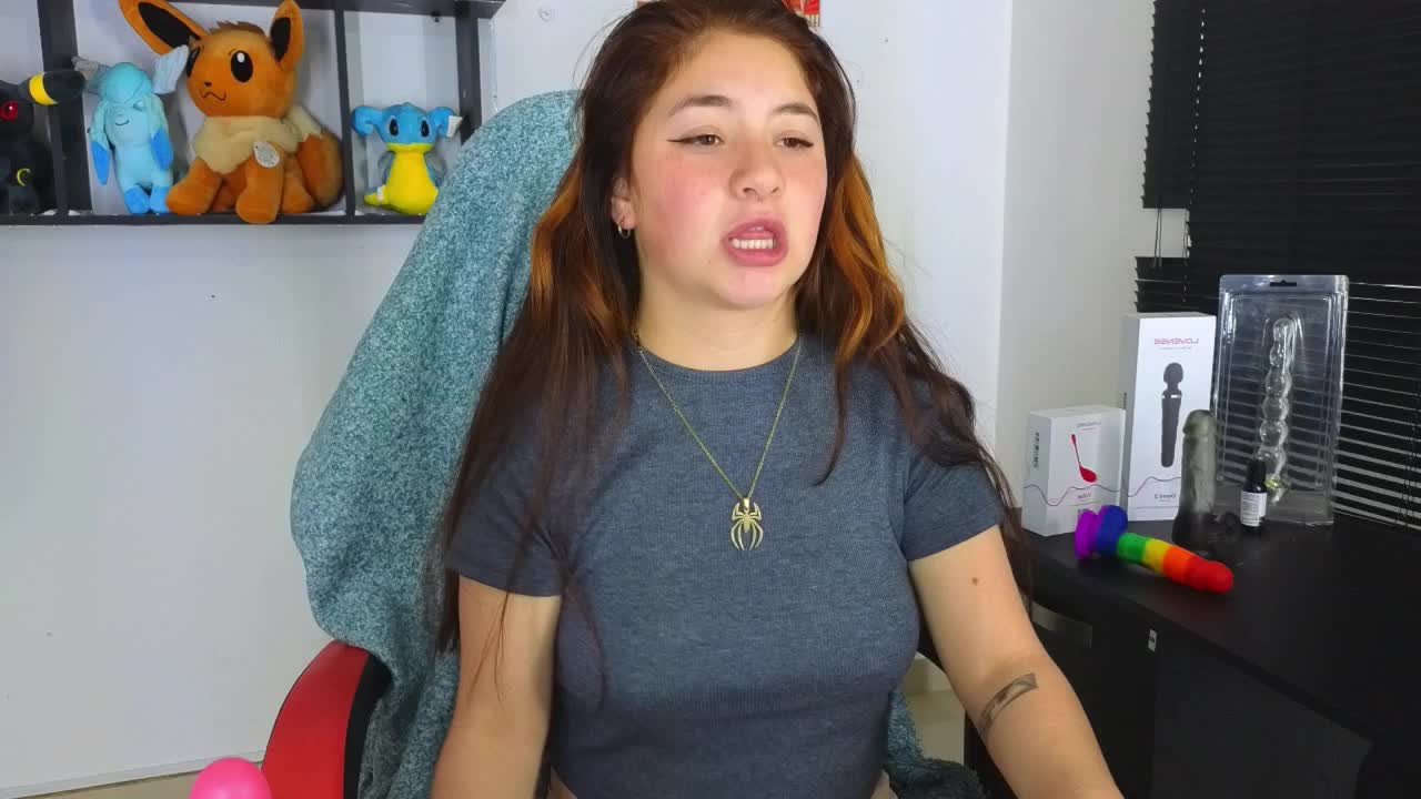 Watch how I play with my pussy – video modela na kameri ann_bronw