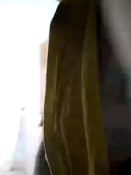 Corridon en el trabajo.milk in the work – video modela na kameri juandi21cm