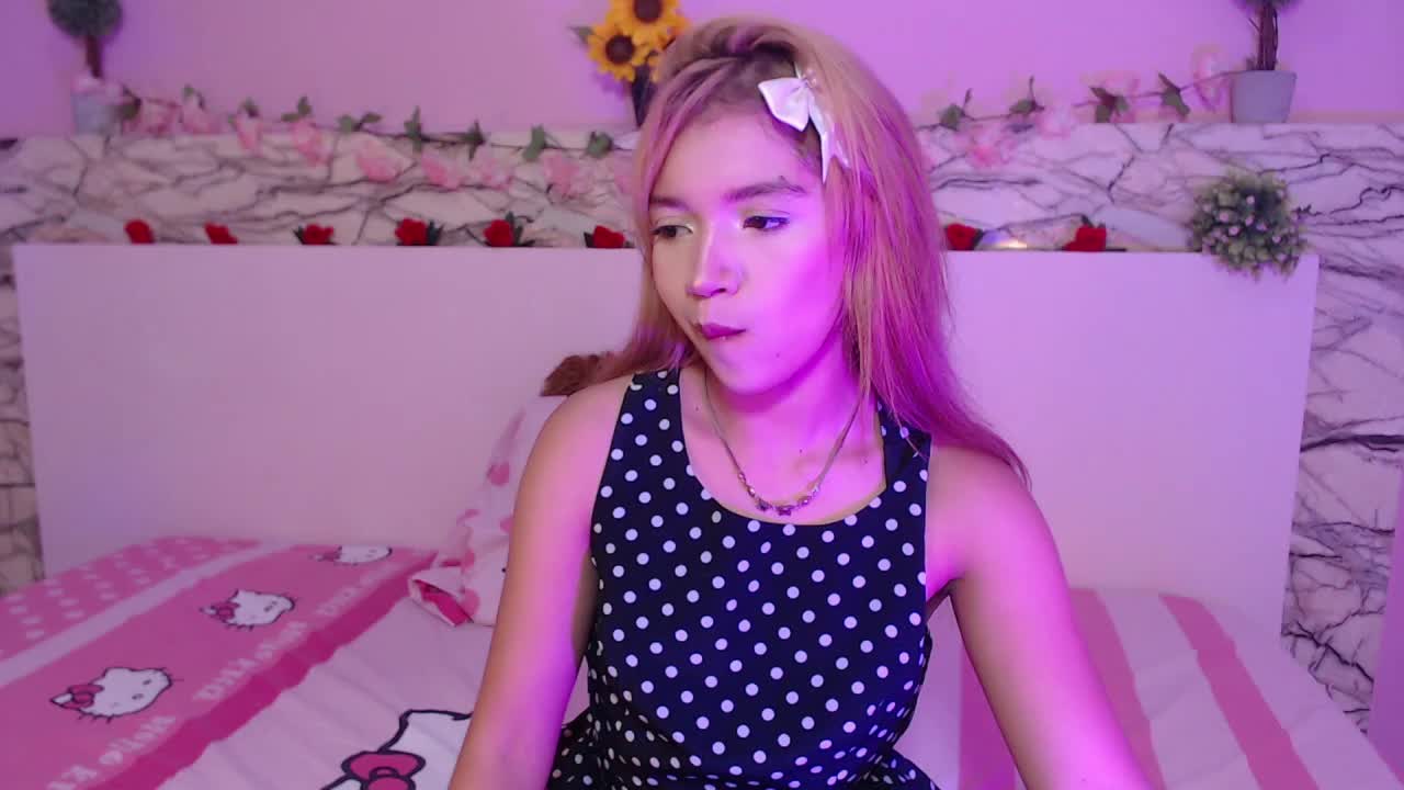 caress my pussy – видео вебкам-модели Sweetcristin