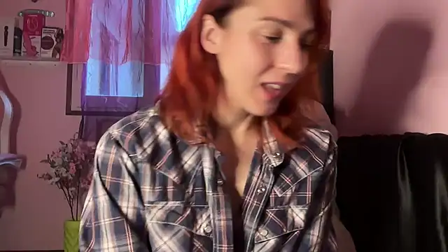 Private Show: alla mia troietta sissy piace parlare di cazzi e di quanto è troia - video di Nikky_Divine modella di cam