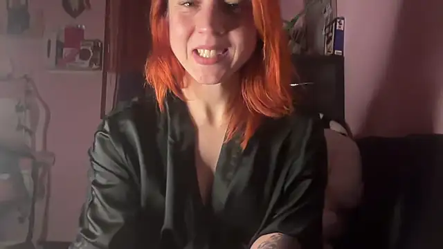 Ps: dal foot job al joy, fino a farti venire con umiliazioni e countdown - video di Nikky_Divine modella di cam