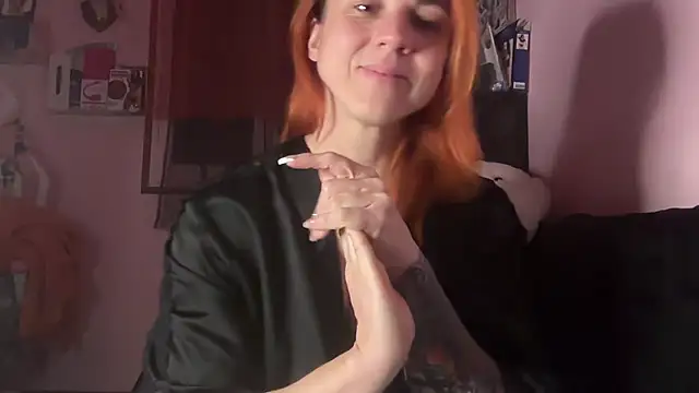 Ps: lasciati guidare dalla mia calda voce in questo JOY - video di Nikky_Divine modella di cam