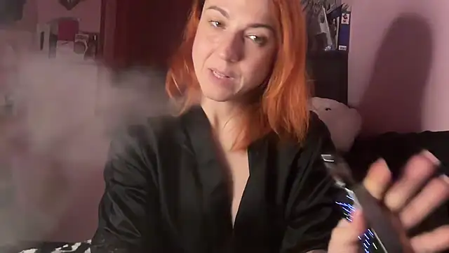 Ps: show GIANTESS - video di Nikky_Divine modella di cam