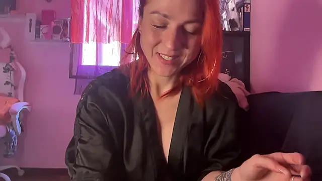 Ps: uno show piedi cosi sensuale non lo trovi da nessuna parte - video di Nikky_Divine modella di cam