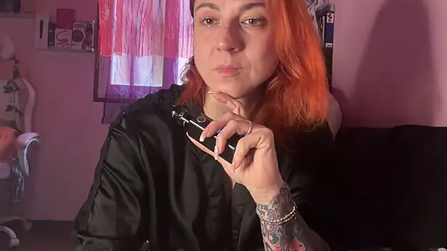 Private Show: PIEDIIIII+UMILIAZIONE - فيديو من Nikky_Divine موديل الكام