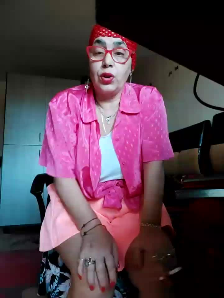 [31 Oct 11:58] Private Show - video Love_Tina_Forever kameramallilta