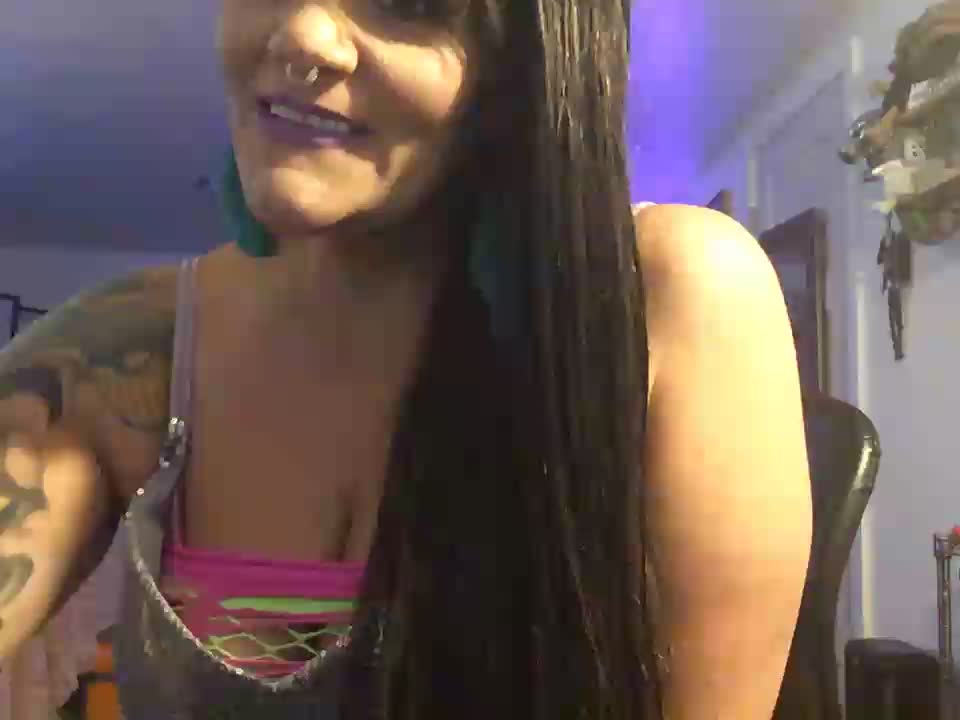 FUCKING IN MY GLO-PARTY GET UP! - video by Xoxobigbooty cam model