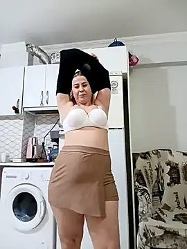 [21 May 22:32] Private Show - video av matbazell cam-modell