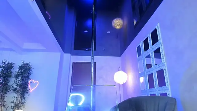 ride torso and smoke - video by LisaAkira cam model