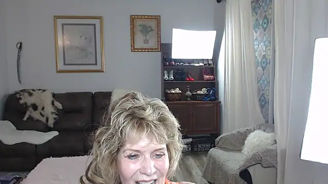 oil on Tits SEXY! - video by SindeeDix cam model