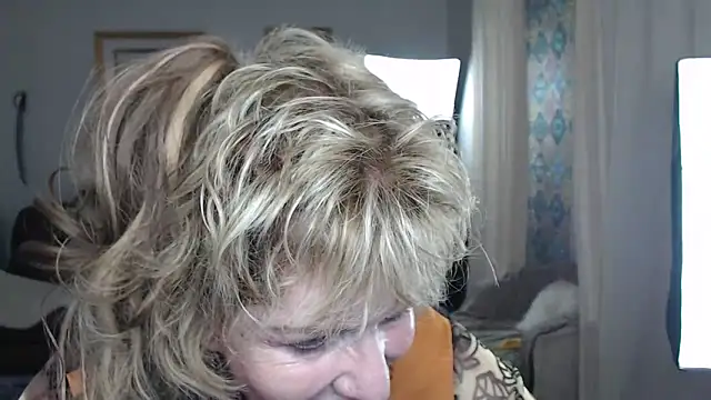 spitting on Boobs - video by SindeeDix cam model