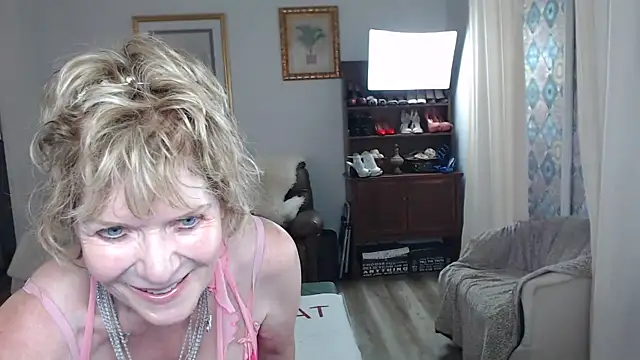 Masturbation with open toed heels - فيديو من SindeeDix موديل الكام