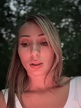 [30 Aug 18:35] Private Show – video od webkamerové modelky Wonder_Kari