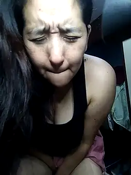 Pussy play – video modela na kameri Gatubela212